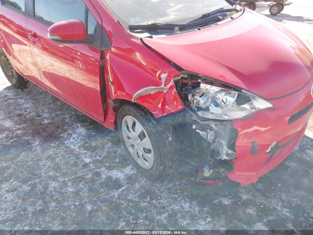 JTDKDTB32E1557807 Toyota Prius C One