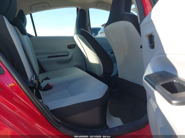 JTDKDTB32E1557807 Toyota Prius C One