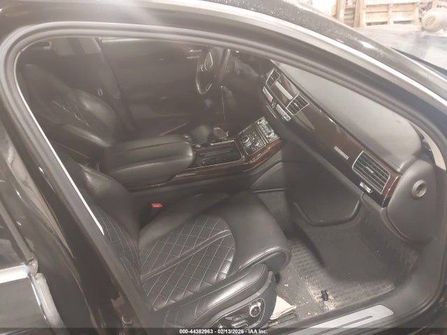 2017 AUDI A8 L WAU43AFD4HN020756 Photo 4