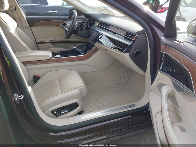 2019 AUDI A8 L WAU8DAF82KN017671 Photo 4
