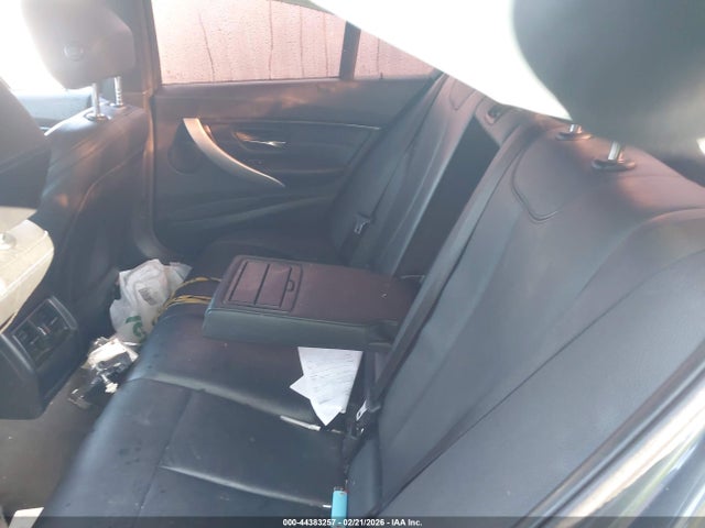 44383257 :رقم المزاد ، WBA8D9G58JNU69271 vin ، 2018 Bmw 330i Xdrive مزاد بيع