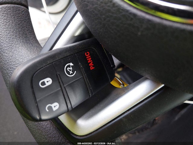 44383262 :رقم المزاد ، ZACNJDAB8MPM66962 vin ، 2021 Jeep Renegade Upland 4x4 مزاد بيع