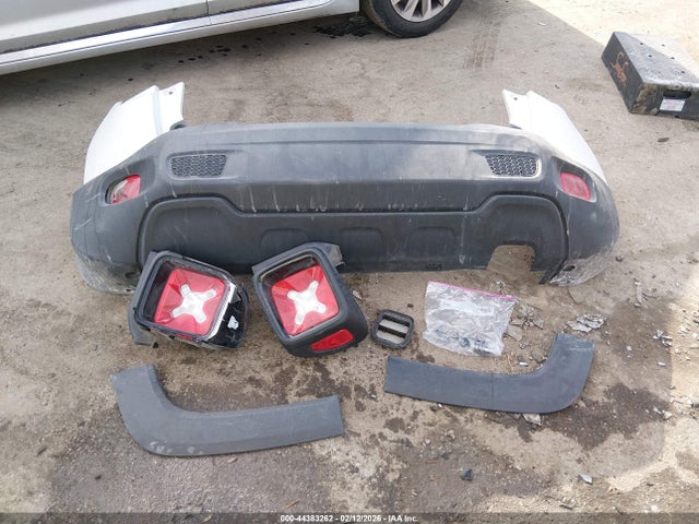 44383262 :رقم المزاد ، ZACNJDAB8MPM66962 vin ، 2021 Jeep Renegade Upland 4x4 مزاد بيع