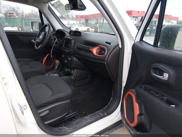 44383262 :رقم المزاد ، ZACNJDAB8MPM66962 vin ، 2021 Jeep Renegade Upland 4x4 مزاد بيع
