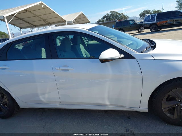 5NPLS4AG1MH003475 Hyundai ELANTRA SEL
