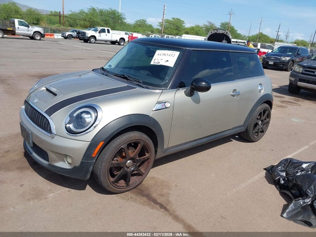 2008 MINI COOPER S WMWMF73568TV36538 Photo 1