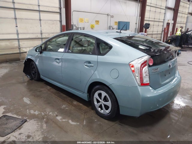 2015 TOYOTA PRIUS JTDKN3DU2F1907084 Photo 2