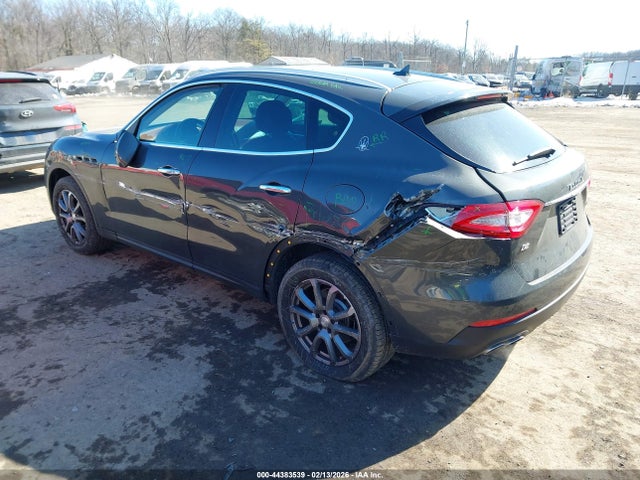 2018 MASERATI LEVANTE ZN661XUA4JX279513 Photo 2