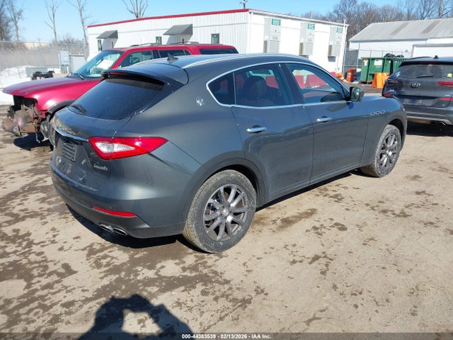2018 MASERATI LEVANTE ZN661XUA4JX279513 Photo 3