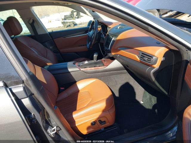 2018 MASERATI LEVANTE ZN661XUA4JX279513 Photo 4