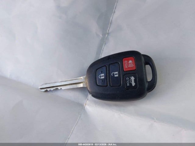 5YFBURHEXFP327506 Toyota Corolla Le Plus