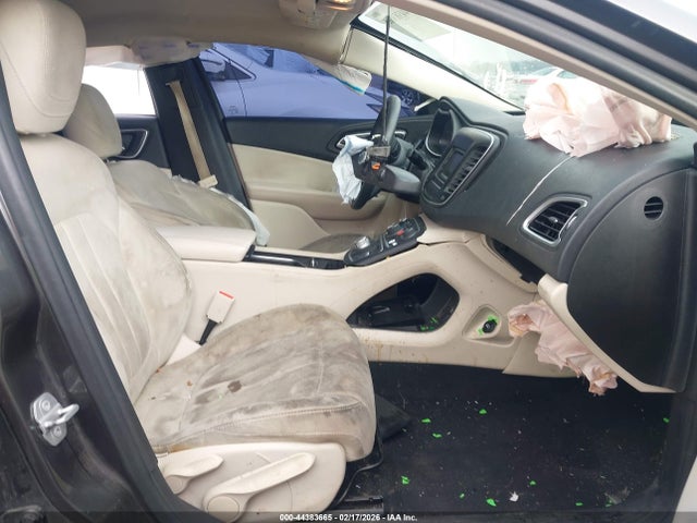 Продажа на аукционе авто 2015 Chrysler 200 Limited, vin: 1C3CCCAB2FN752255, номер лота: 44383665
