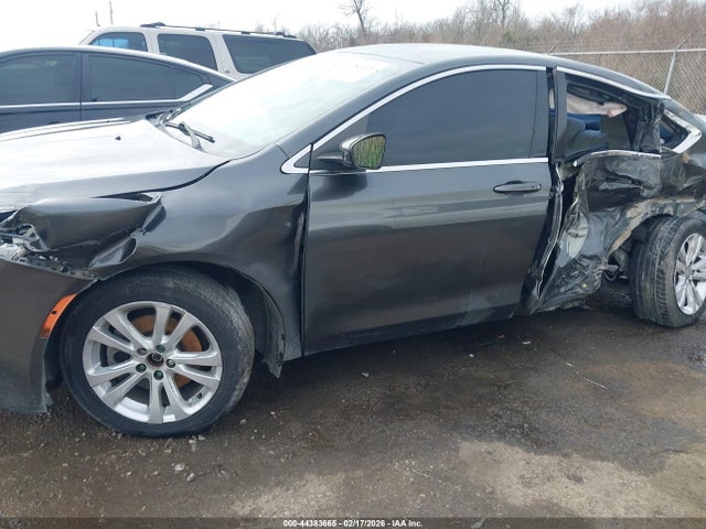 Продажа на аукционе авто 2015 Chrysler 200 Limited, vin: 1C3CCCAB2FN752255, номер лота: 44383665