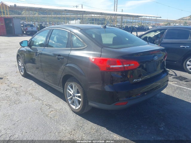 Ford FOCUS SE 2015 1FADP3F26FL300632 Image 3