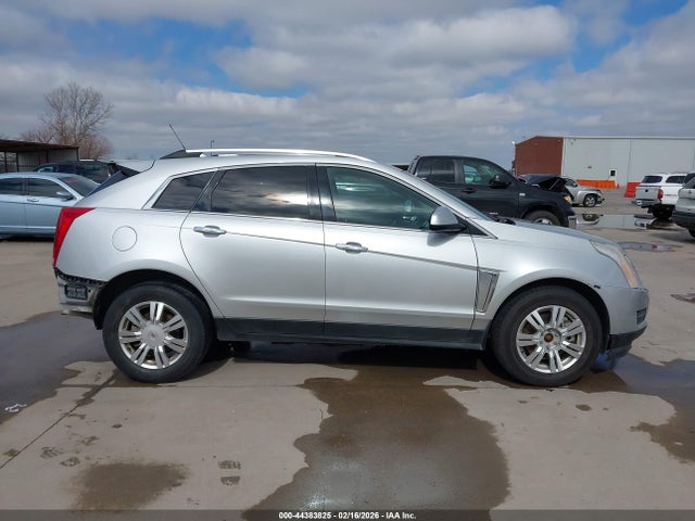 2015 Cadillac Srx Luxury Collection მანქანა იყიდება აუქციონზე, vin: 3GYFNBE32FS581801, აუქციონის ნომერი: 44383825