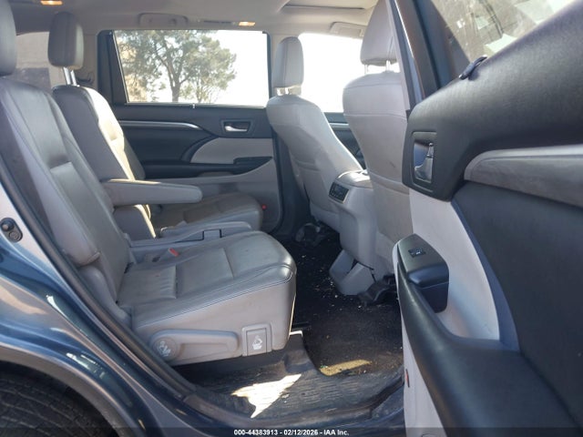 Toyota Highlander Limited 2017 5TDDZRFH7HS385056 Image 8