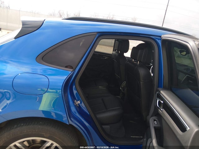 Porsche Macan 2018 WP1AA2A57JLB09867 Image 8