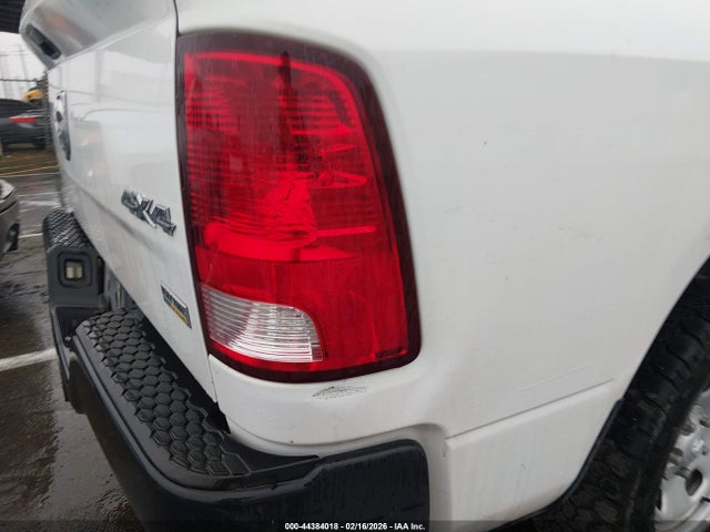 1C6RR7FGXHS826579 RAM 1500 Tradesman 4x4 6&#039;4 Box