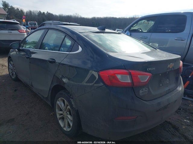 2019 CHEVROLET CRUZE 1G1BE5SM3K7117761 Photo 2