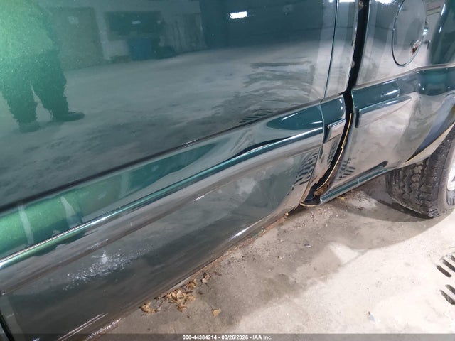 44384214 :رقم المزاد ، 2GTFK69U121329259 vin ، 2002 Gmc Sierra 1500 Denali مزاد بيع