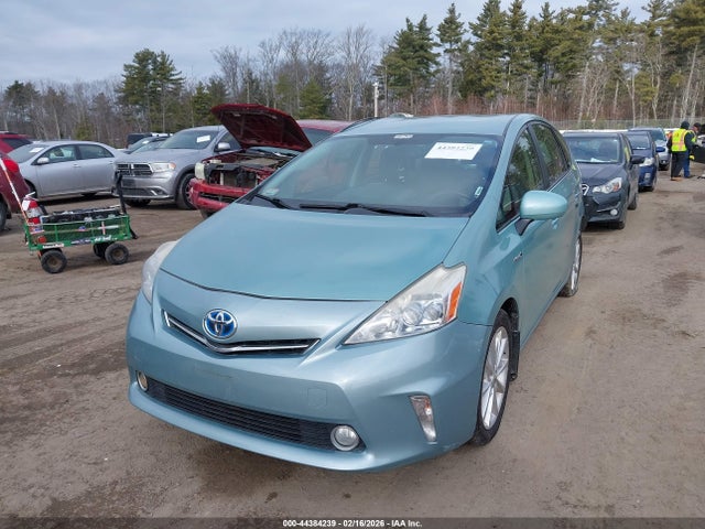 JTDZN3EU5E3318028 Toyota Prius V Five