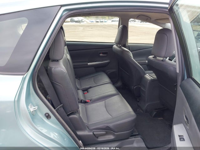 JTDZN3EU5E3318028 Toyota Prius V Five