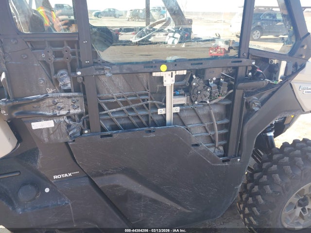 3JBUVAX40RK007248 Can-Am Defender