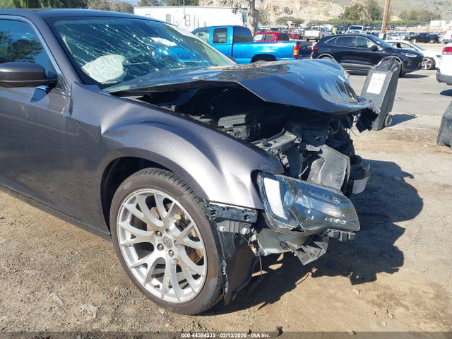 2015 Chrysler 300 Limited მანქანა იყიდება აუქციონზე, vin: 2C3CCAAG6FH864243, აუქციონის ნომერი: 44384339