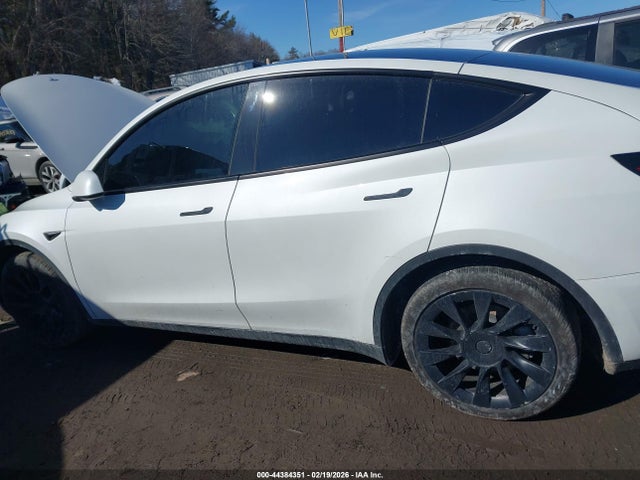 44384351 :رقم المزاد ، 7SAYGAEEXSF224490 vin ، 2025 Tesla Model Y Long Range Dual Motor All-wheel Drive مزاد بيع