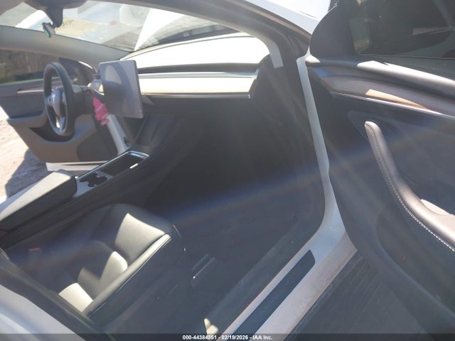 44384351 :رقم المزاد ، 7SAYGAEEXSF224490 vin ، 2025 Tesla Model Y Long Range Dual Motor All-wheel Drive مزاد بيع