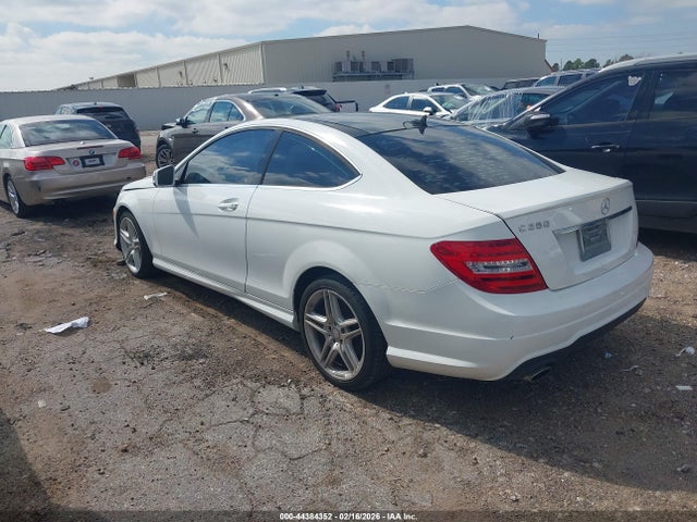 2015 MERCEDES-BENZ C 250 WDDGJ4HB6FG398281 Photo 2