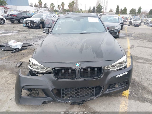 44384383 :رقم المزاد ، WBA8B9G53JNU98408 vin ، 2018 Bmw 330i مزاد بيع