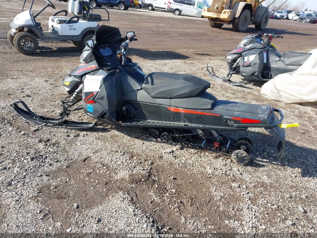 Ski Doo Renegade Adrenaline 850 2015 2BPSUFFA7FX000065 Image 3