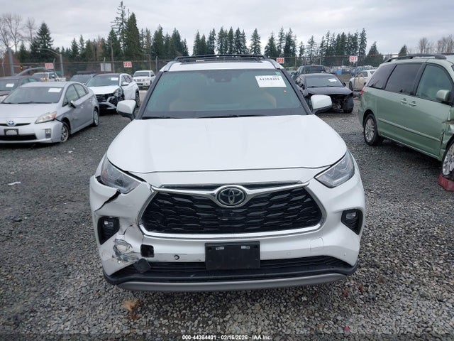 Toyota Highlander Hybrid Platinum 2025 5TDEBRCH0SS667723 Image 13