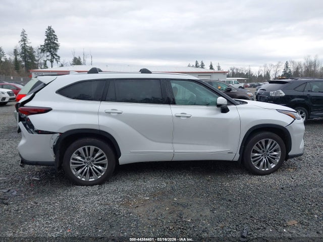 Toyota Highlander Hybrid Platinum 2025 5TDEBRCH0SS667723 Image 14