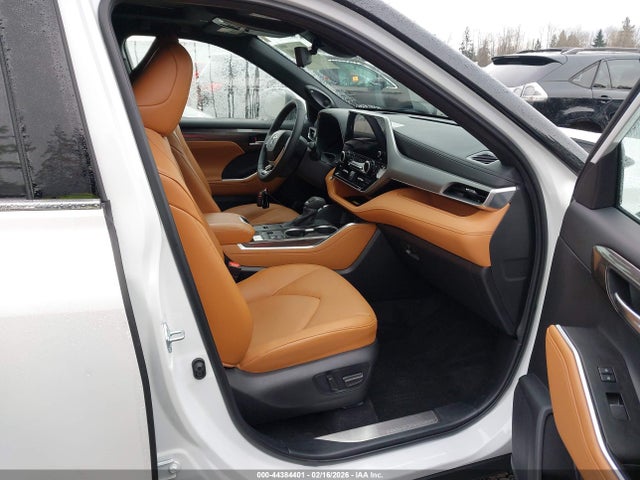 Toyota Highlander Hybrid Platinum 2025 5TDEBRCH0SS667723 Image 18