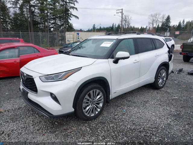 Toyota Highlander Hybrid Platinum 2025 5TDEBRCH0SS667723 Image 2