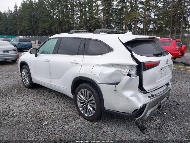 Toyota Highlander Hybrid Platinum 2025 5TDEBRCH0SS667723 Image 3