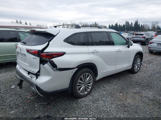 Toyota Highlander Hybrid Platinum 2025 5TDEBRCH0SS667723 Image 4