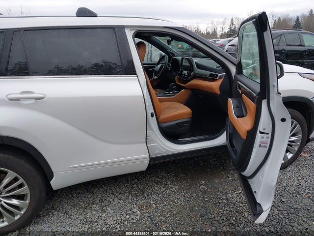 Toyota Highlander Hybrid Platinum 2025 5TDEBRCH0SS667723 Image 5