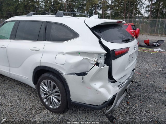 Toyota Highlander Hybrid Platinum 2025 5TDEBRCH0SS667723 Image 6