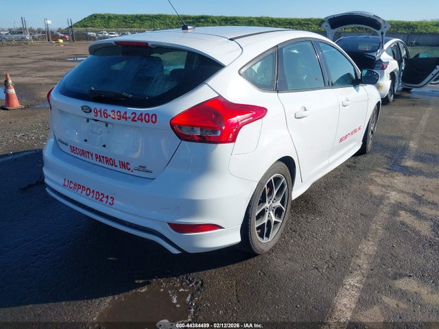 Ford FOCUS SE 2016 1FADP3K27GL254736 Image 4