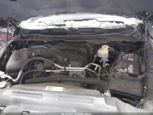 1C6RR7FT5HS728699 RAM 1500 Express 4x4 6&#039;4 Box