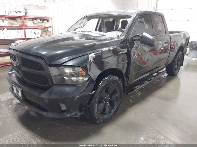 1C6RR7FT5HS728699 RAM 1500 Express 4x4 6&#039;4 Box