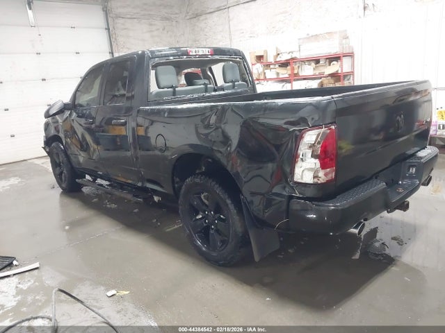 1C6RR7FT5HS728699 RAM 1500 Express 4x4 6&#039;4 Box