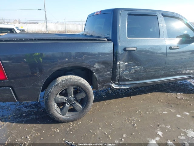 44384596 :رقم المزاد ، 3C6RR7KT5HG608012 vin ، 2017 Ram 1500 Express  4x4 5'7 Box مزاد بيع