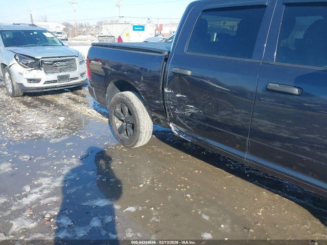 44384596 :رقم المزاد ، 3C6RR7KT5HG608012 vin ، 2017 Ram 1500 Express  4x4 5'7 Box مزاد بيع