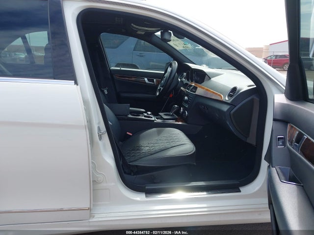2012 Mercedes-benz C 250 Luxury/sport მანქანა იყიდება აუქციონზე, vin: WDDGF4HBXCR195816, აუქციონის ნომერი: 44384752