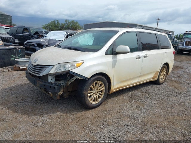 5TDYK3DC4FS653908 Toyota Sienna Xle 8 Passenger