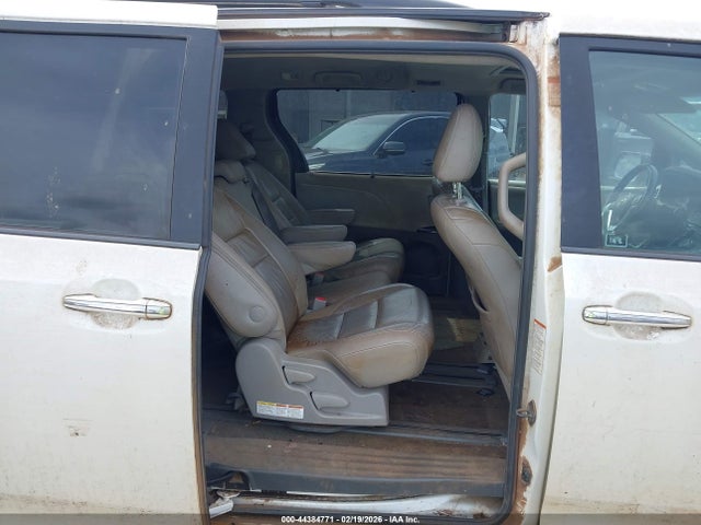 5TDYK3DC4FS653908 Toyota Sienna Xle 8 Passenger